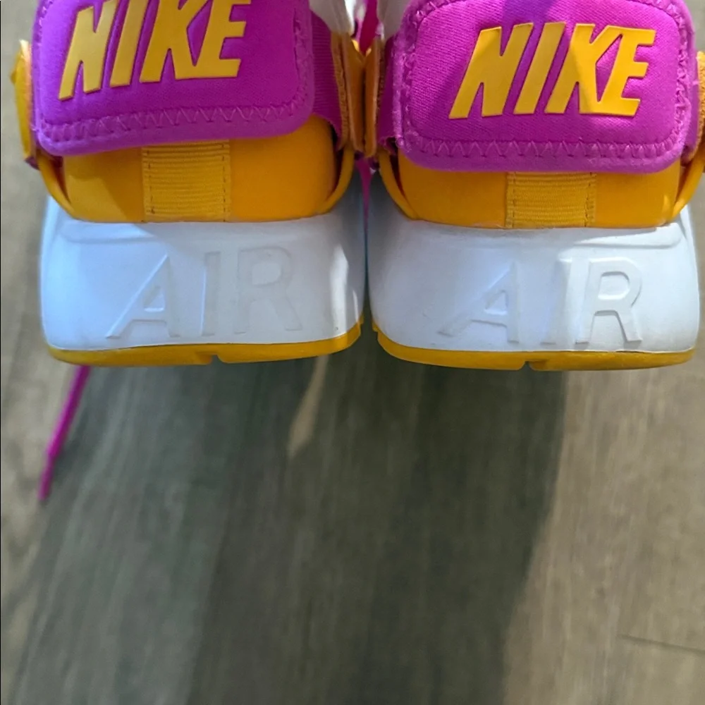 Nike Air Huarache City Low white, fuchsia, and gold color way Size 9 - Picture 10 of 12